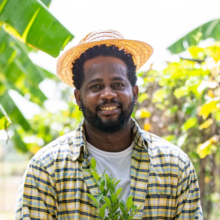 happy-family-gardener-working-in-community